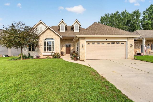 1296 Carla LANE, West Bend, WI 53095