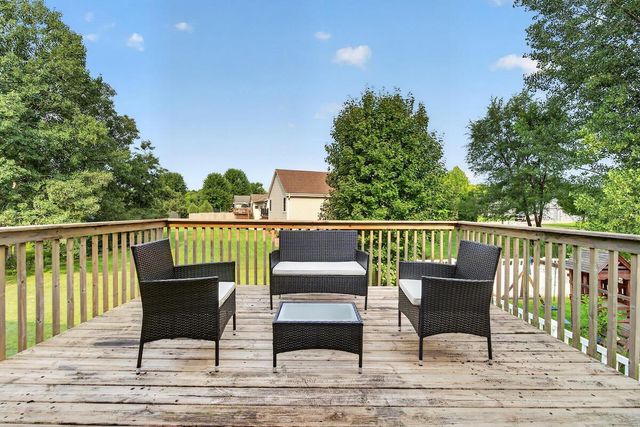 1296 Carla LANE, West Bend, WI 53095