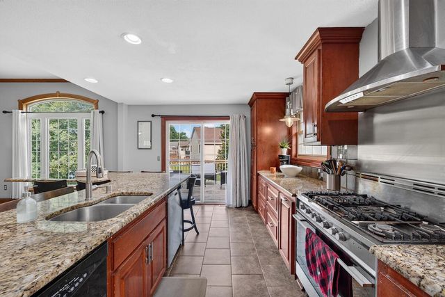 1296 Carla LANE, West Bend, WI 53095