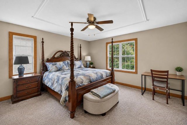1296 Carla LANE, West Bend, WI 53095