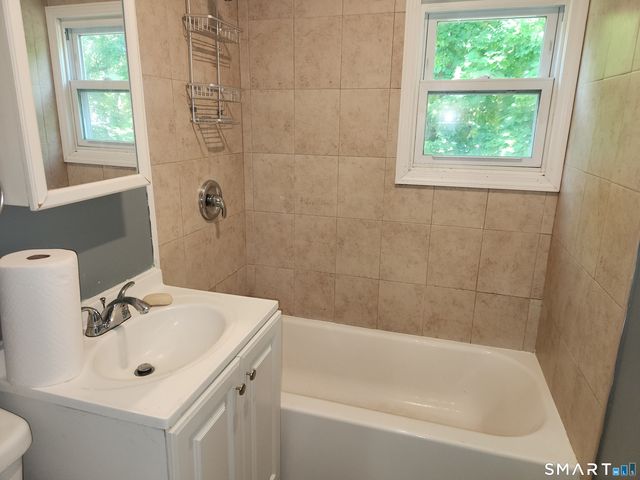 191 Dupont Place, Bridgeport, CT 06610
