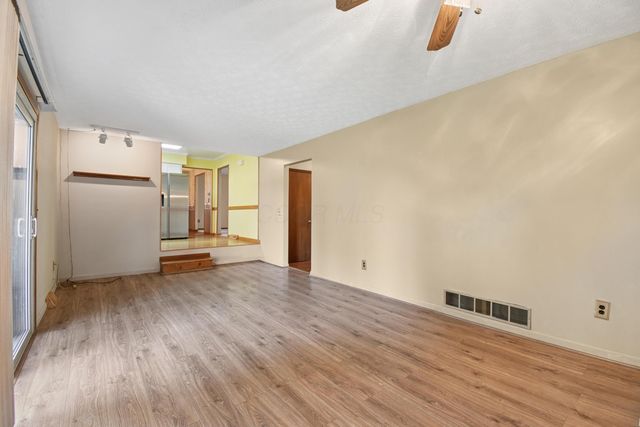 82 Imperial Drive SW, Etna, OH 43062