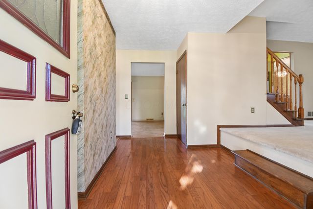 82 Imperial Drive SW, Etna, OH 43062