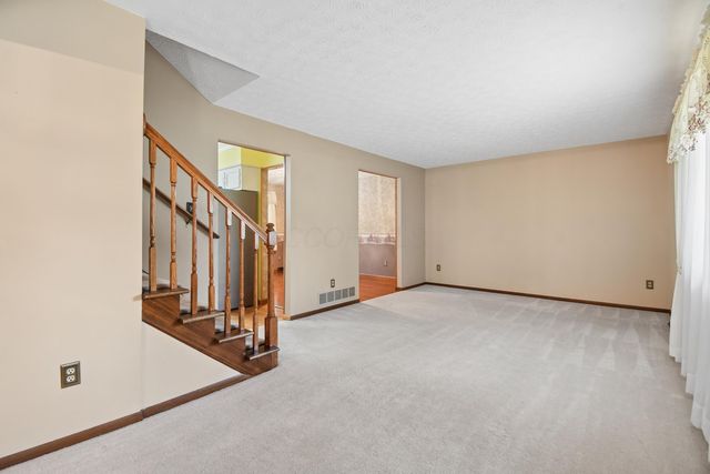 82 Imperial Drive SW, Etna, OH 43062