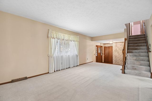 82 Imperial Drive SW, Etna, OH 43062