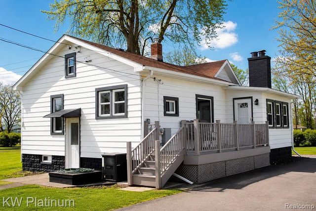 3261 Keewahdin Road, Fort Gratiot Charter Township, MI 48059