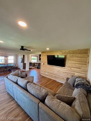 3261 Keewahdin Road, Fort Gratiot Charter Township, MI 48059