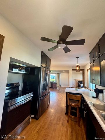 3261 Keewahdin Road, Fort Gratiot Charter Township, MI 48059