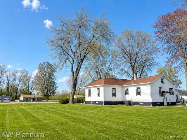 3261 Keewahdin Road, Fort Gratiot Charter Township, MI 48059