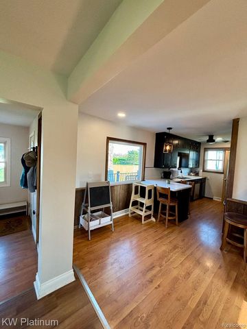 3261 Keewahdin Road, Fort Gratiot Charter Township, MI 48059