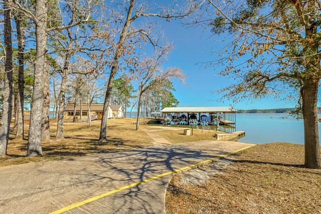 15 Great Oak Lane, Trinity, TX 75862