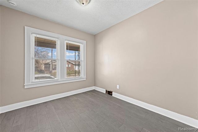 705 Cleophus Parkway, Lincoln Park, MI 48146