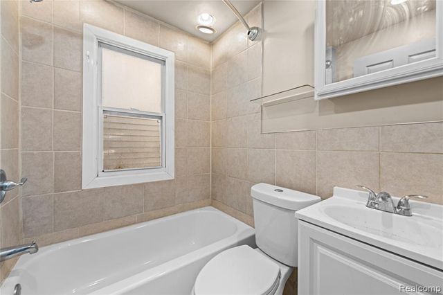 705 Cleophus Parkway, Lincoln Park, MI 48146