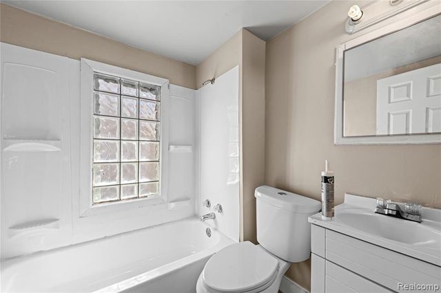 705 Cleophus Parkway, Lincoln Park, MI 48146