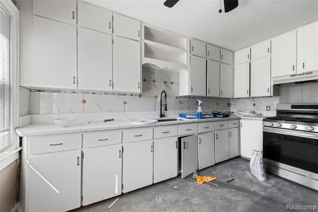 705 Cleophus Parkway, Lincoln Park, MI 48146