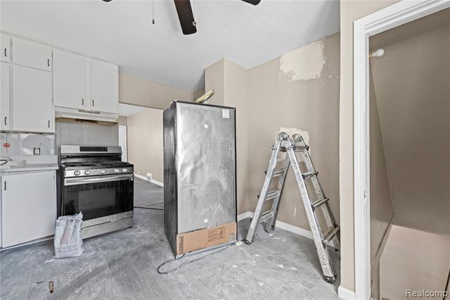 705 Cleophus Parkway, Lincoln Park, MI 48146