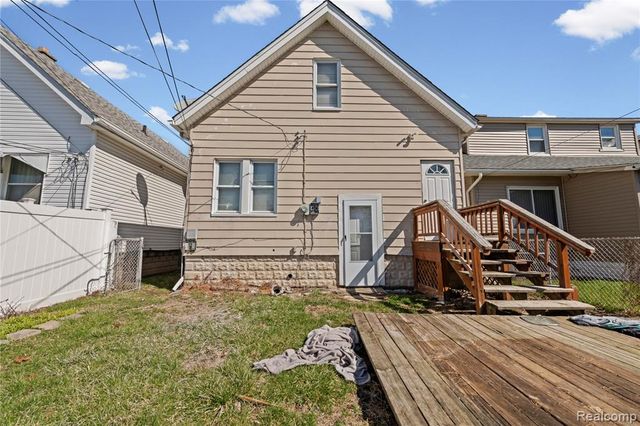 705 Cleophus Parkway, Lincoln Park, MI 48146