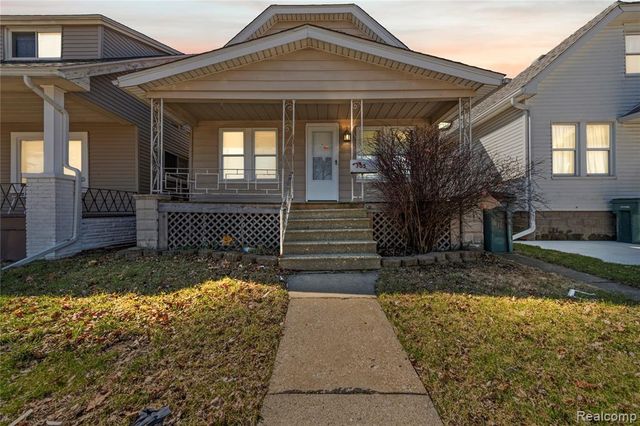 705 Cleophus Parkway, Lincoln Park, MI 48146