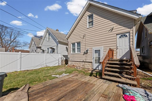 705 Cleophus Parkway, Lincoln Park, MI 48146