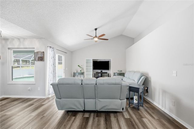 18224 E APSHAWA ROAD, Clermont, FL 34715