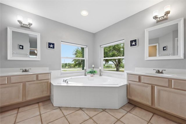 18224 E APSHAWA ROAD, Clermont, FL 34715