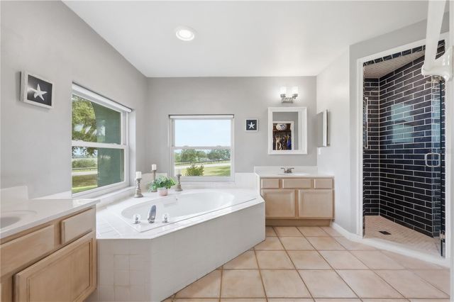 18224 E APSHAWA ROAD, Clermont, FL 34715