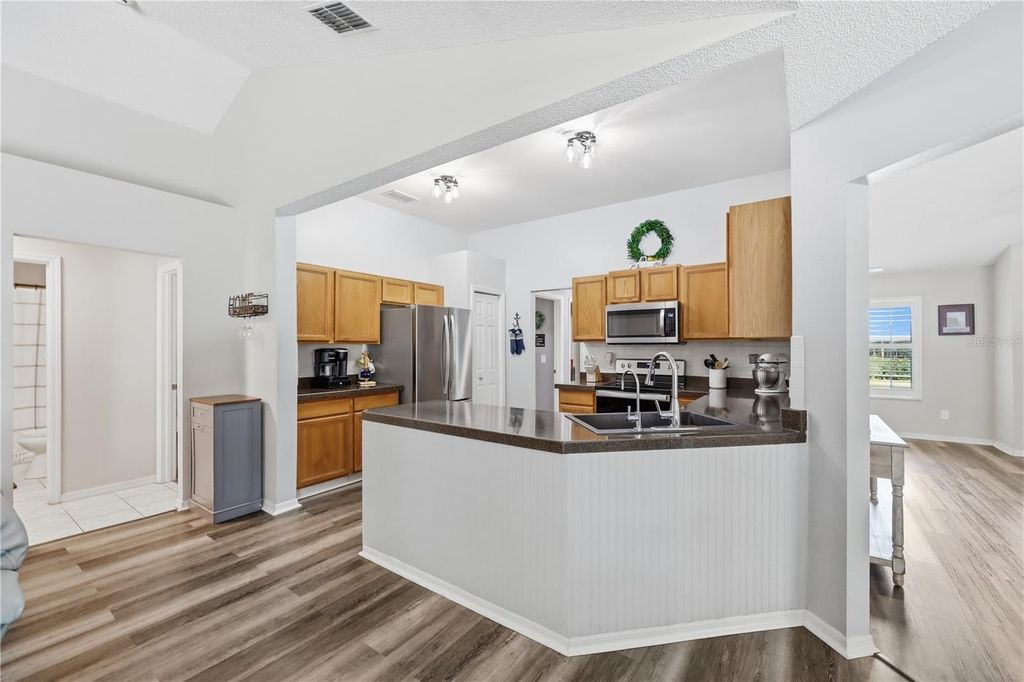 Image 13 of property listing at 18224 E APSHAWA ROAD, Clermont, FL 34715