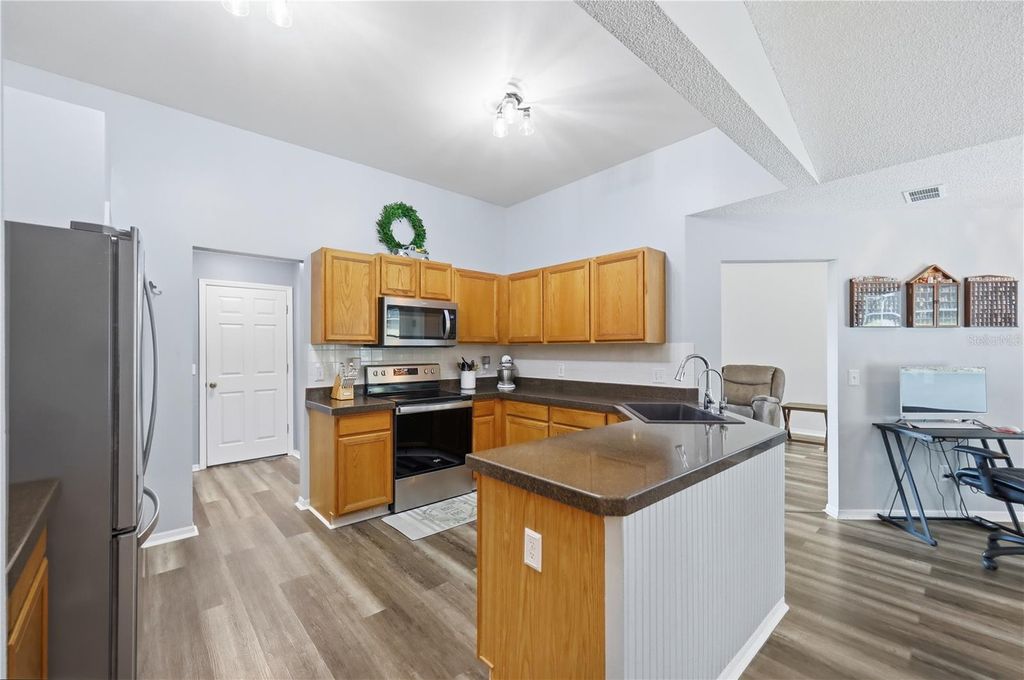 Image 14 of property listing at 18224 E APSHAWA ROAD, Clermont, FL 34715