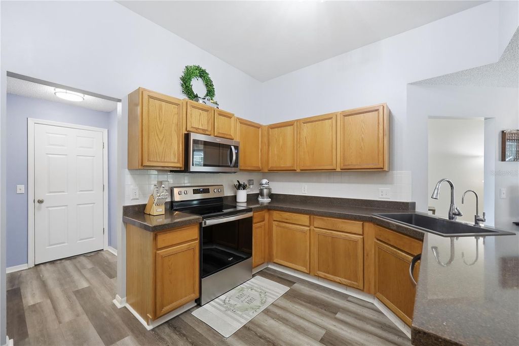 Image 16 of property listing at 18224 E APSHAWA ROAD, Clermont, FL 34715
