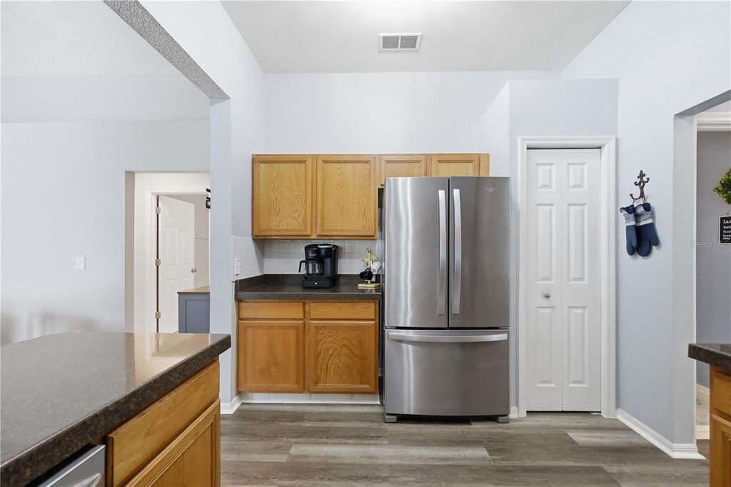 Image 17 of property listing at 18224 E APSHAWA ROAD, Clermont, FL 34715