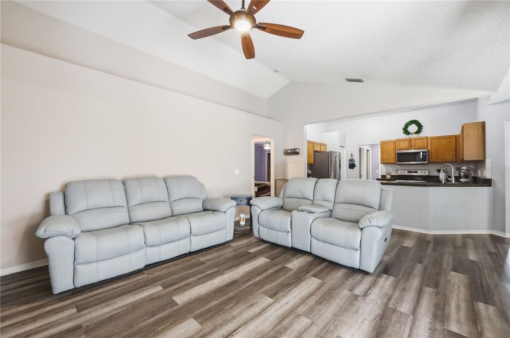Image 18 of property listing at 18224 E APSHAWA ROAD, Clermont, FL 34715