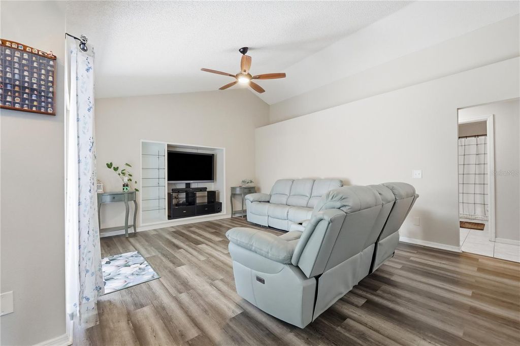 Image 19 of property listing at 18224 E APSHAWA ROAD, Clermont, FL 34715