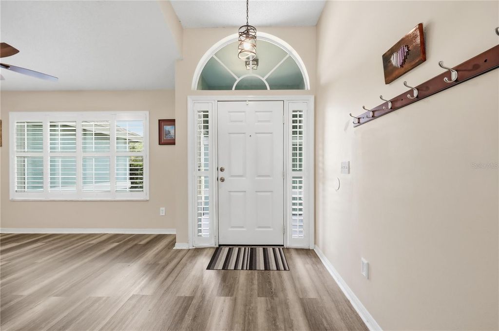 Image 5 of property listing at 18224 E APSHAWA ROAD, Clermont, FL 34715