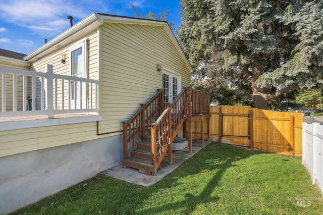 7836 W Hummel Dr, Boise, ID 83709