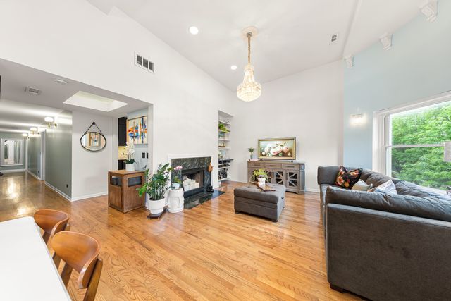 4615 N Beacon Street 3, Chicago, IL 60640