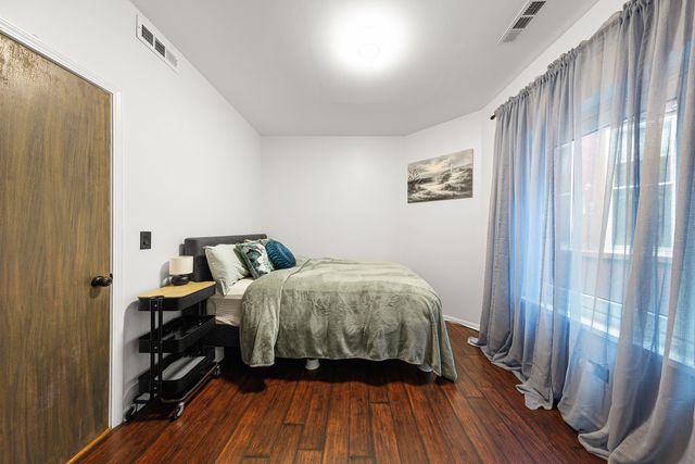 4615 N Beacon Street 3, Chicago, IL 60640