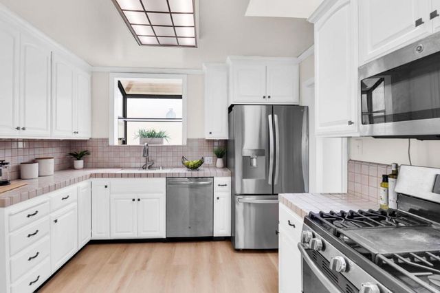 2521 QUINTARA Street, San Francisco, CA 94116