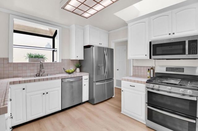 2521 QUINTARA Street, San Francisco, CA 94116