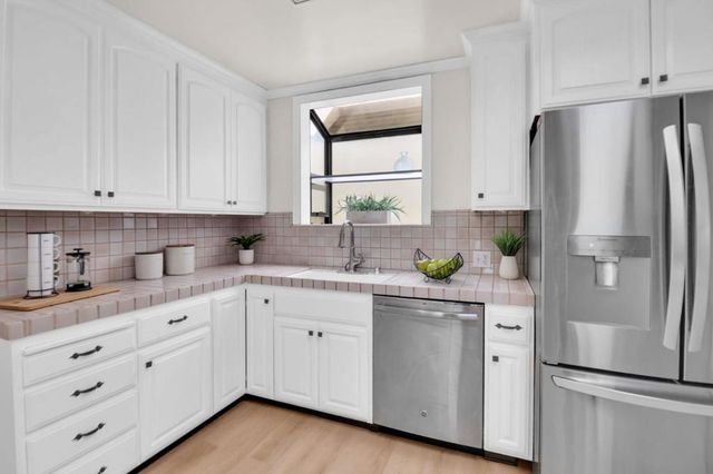 2521 QUINTARA Street, San Francisco, CA 94116