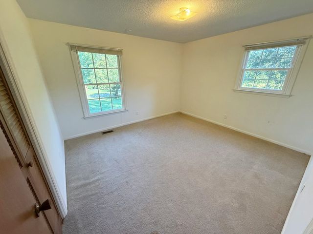 631 Riveroak Circle, Inman, SC 29349