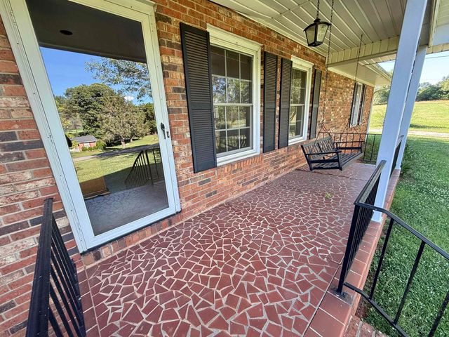 631 Riveroak Circle, Inman, SC 29349