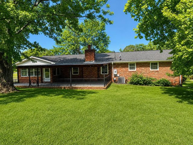 631 Riveroak Circle, Inman, SC 29349