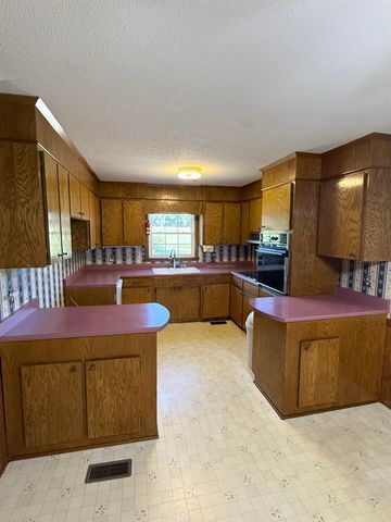 631 Riveroak Circle, Inman, SC 29349