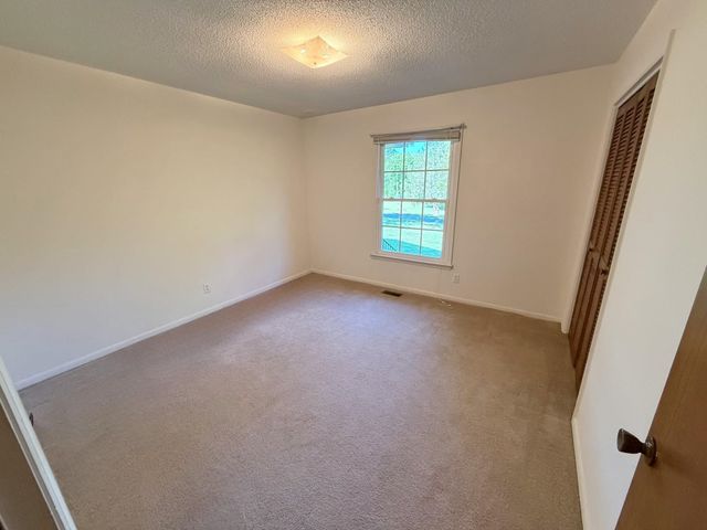 631 Riveroak Circle, Inman, SC 29349