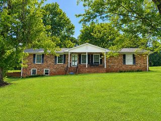 631 Riveroak Circle, Inman, SC 29349