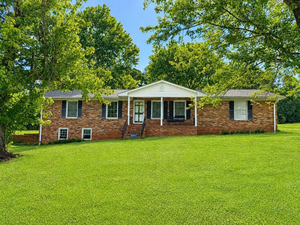 631 Riveroak Circle, Inman, SC 29349