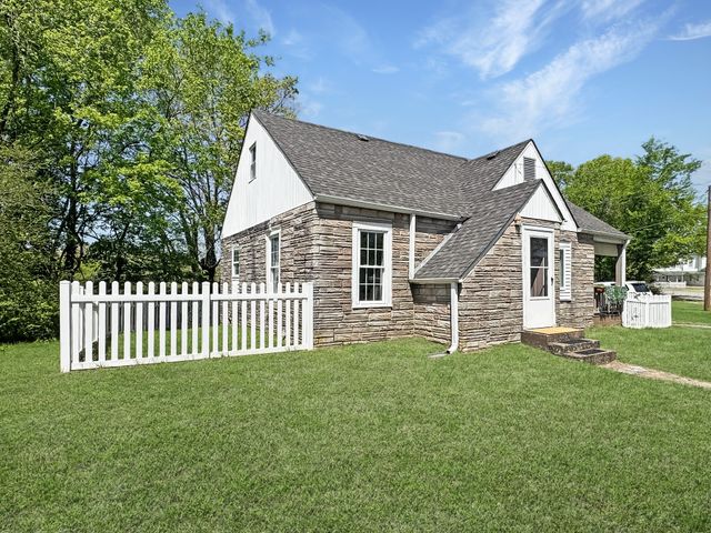 117 Cedar St, Dover, TN 37058