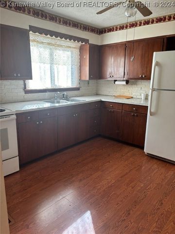 228 Calispel Ridge Road, Leon, WV 25123