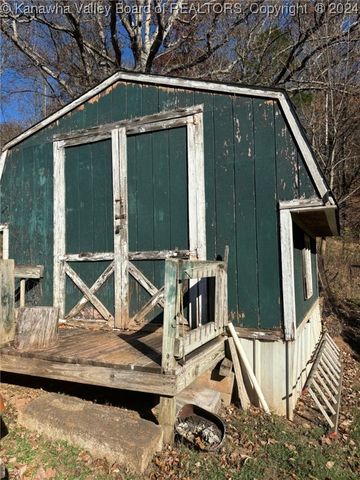 228 Calispel Ridge Road, Leon, WV 25123
