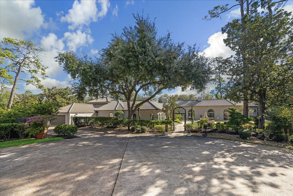 11722 Claywood Street, Bunker Hill Village, TX 77024